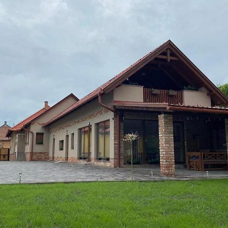 Benige Vendeghaz Ξενοδοχείο Demjén Εξωτερικό φωτογραφία